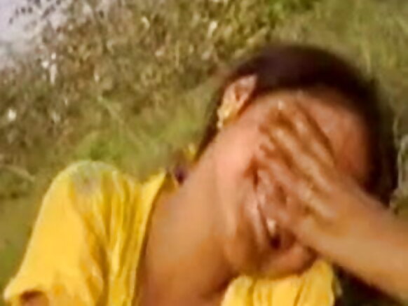 देसी लड़की हॉलीवुड लड़की के साथ मस्ती कर रही सेक्सी मूवी hd फनी बॉयज़