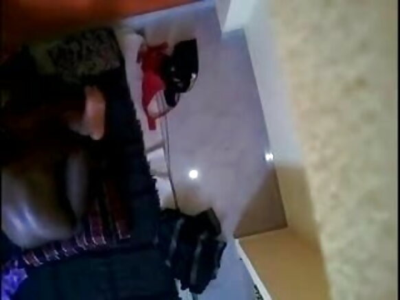 22 हिंदी मूवी सेक्सी गृहिणी अपने प्रेमी के कमरे में मजा ले रही है 3videos