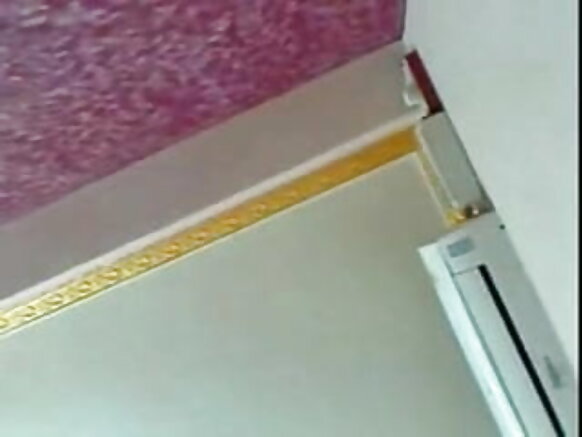 बेवफा आदमी अपनी भारतीय पत्नी को चुदाई कर रहा है जबकि एक और आदमी को चुदाई कर रहा है सेक्सी शॉर्ट फिल्म