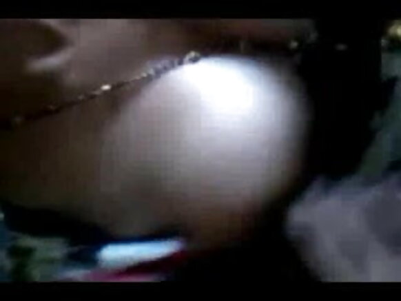 भारतीय आंटी के दो सेक्सी स्तन का जबरदस्त सेक्सी मूवी शो इंडियन इंडियन शो