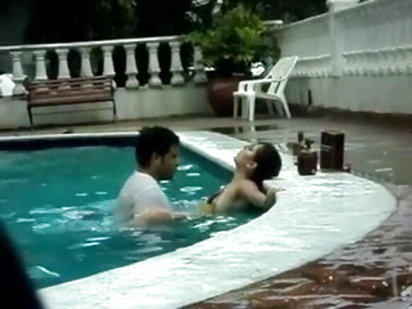 पूल मा 18 साल पुरान सेक्सी वीडियो।