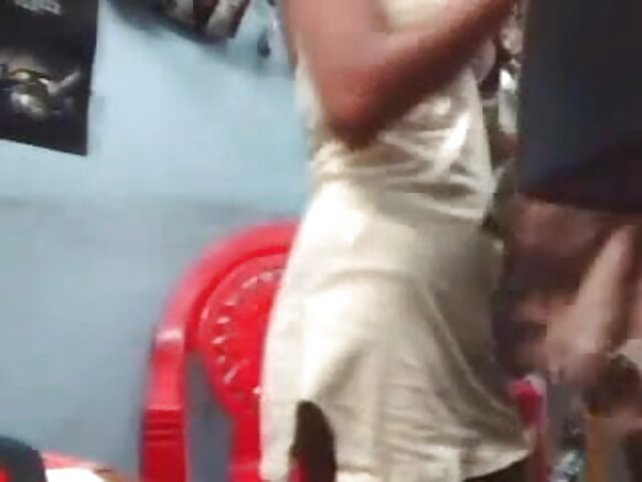 बड़े स्तन वाला देसी जोड़ा एक दुकान में सहज हो रहा है सेक्सी मूवी