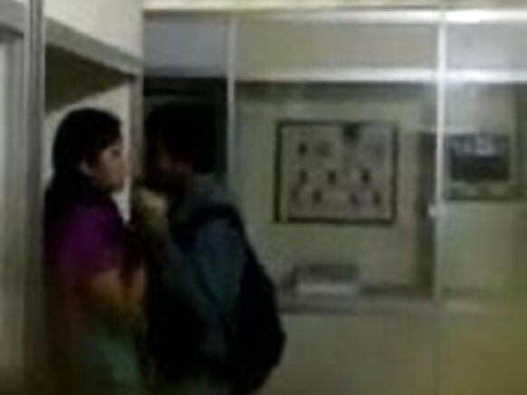 भारतीय छात्रा अपने प्रेमी के साथ चुम्मा ले रही सेक्सी इंडिया मूवी फुल एचडी