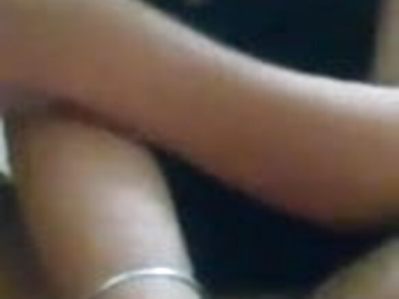 भारतीय लड़की अपने बालों वाली चूत के साथ खेल रही और हस्तमैथुन सेक्सी मूवी हिंदी