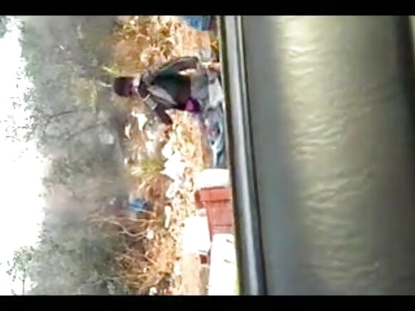 भारतीय लड़का मदरासी गली पर एक मुर्गा दिखाता है सेक्सी विडियो साइड आंटी फ्लैश