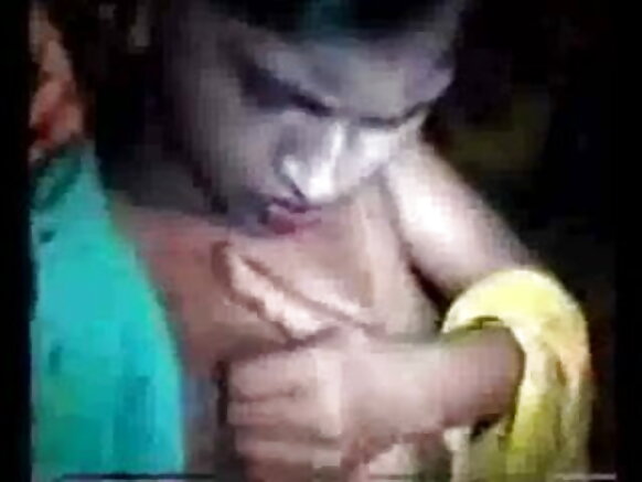 नार्थ इंडियन हिंदी सेक्सी मूवी HD वीडियो आंटी ने अपने बूब्स को पड़ोसी को अपलोड किया