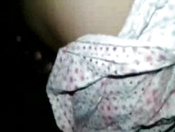 देसी परिपक्व भाभी अपने भतीजे का जबरदस्त मुर्गा बिना सेक्स का मजा लेती है सेक्सी मूवी