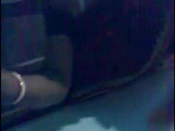 लोग आंटी हिंदी में आंटी के बूब्स दिखाती है