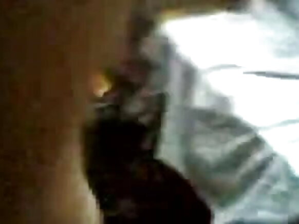 अविश्वसनीय मुस्कान अऊर मोर शरीर के सेक्सी मूवी शरीर।