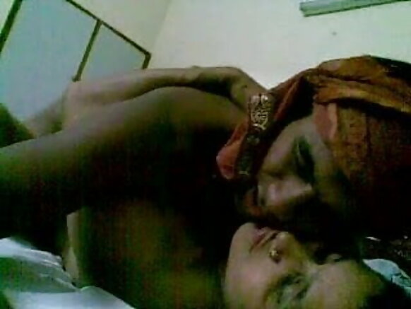 नवविवाहित जोड़ा सेक्सी वीडियो अंग्रेजी मूवी होटल 2 होटल बेड