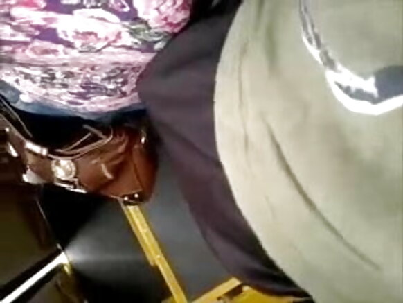 सेक्सी मूवी स्तन बस में मुर्गा के साथ खेल रहा है