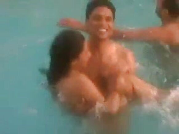 देसी लड़की पूल मा अपने सहकर्मियन द्वारा आनंद लीन जात है देसी वीडियो सेक्सी पिक्चर फिल्म।