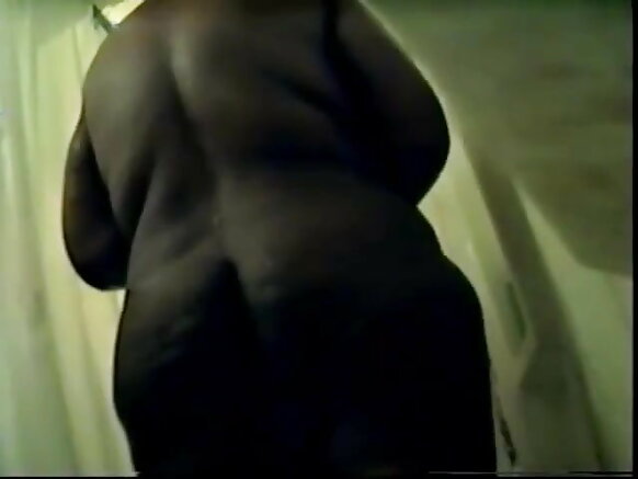 शावर में बीबीडब्ल्यू बीबीडब्ल्यू इंडिया दिखाने वाली सेक्सी मूवी