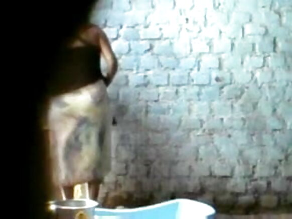 बेवकूफ लड़का रिकॉर्डिंग पुरानी धूप देओल सेक्स पिक्चर बहन उसे बाथरूम ले जा रही है