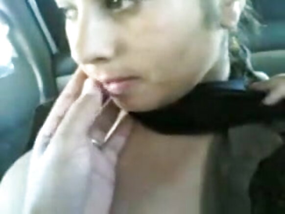 सेक्सी मूवी में पूरा सेक्सी बूब्स शो कार में बूब्स