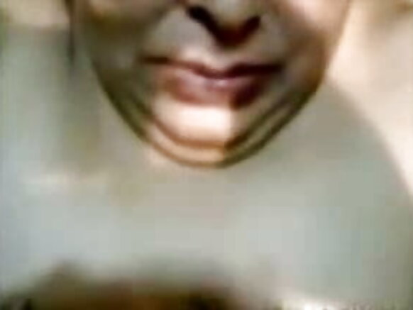 आंटी इंडिया सेक्सी अंग्रेजी मूवी वीडियो मुखमैथुन और आंटी के चेहरे पर चल रही है