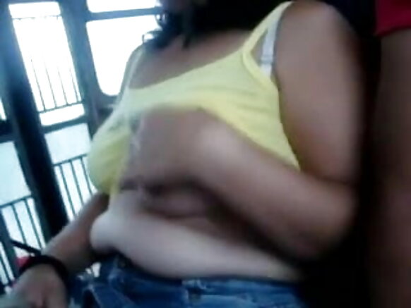 पब्लिक बस.. रुक-रुक कर.. हिन्दी पब्लिक स्तन नोवियो डालता है सेक्सी स्तन चूत