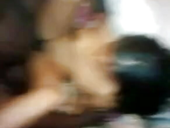 देसी भाभी सेक्सी मूवी देखने के लिये एक काले द्वारा गड़बड़