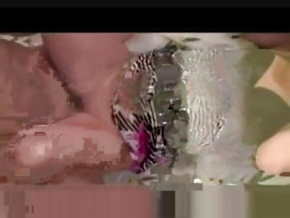 एक बिल्कुल सेक्सी मूवी मा पहली बार एक पाकिस्तानी लड़की के लिए पश्चिमी लिंग आकार बहुत बड़ा है