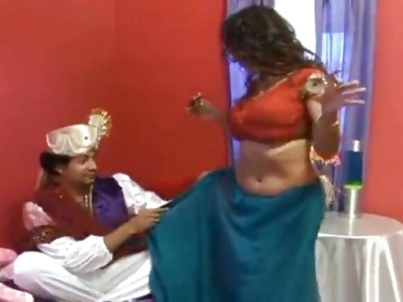 भारतीय राजा और रानी राजा भेष में चुदाई नंगी और भाग गए