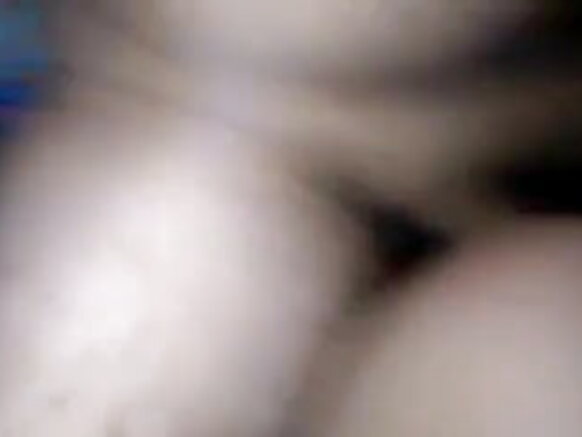 लालची बड़ी बहन हिन्दी रिसॉर्ट सेक्सी मूवी में बहिन को चुदाई करती है