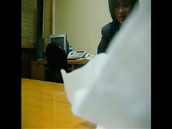 एक मोटे दफ्तर में एक मुस्लिम प्रबंधक द्वारा गड़बड़ असमिया लड़की, नई सेक्सी मूवी वीडियो