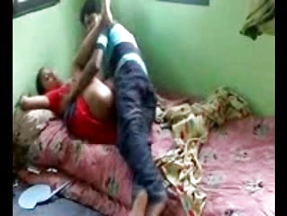 देसी लड़का घर पर रंडी को चुदाई करत है