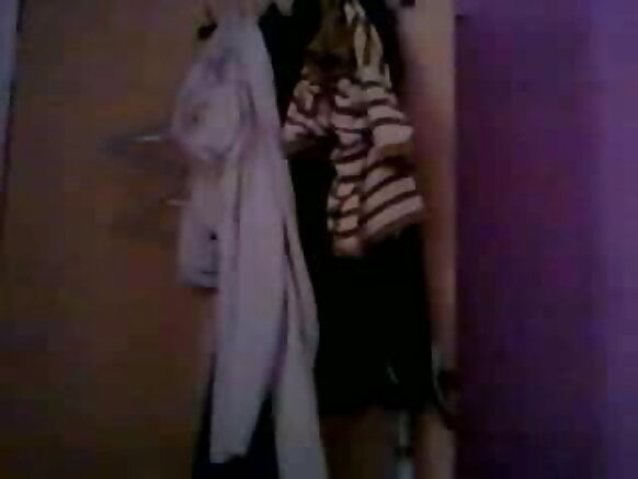 मेरी चचेरी बहन भाभी मेरी फोटो पर जासूसी कर रही है सेक्सी चचेरी बहन बहन