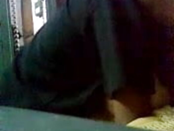 बड़े स्तन देसी एमआईएलएफ स्तन अपने अंग्रेजी मूवी प्रेमी के साथ