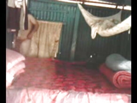 देसी जोड़ा सेक्स मूवी बड़े स्तन चुदाई बेडरूम में