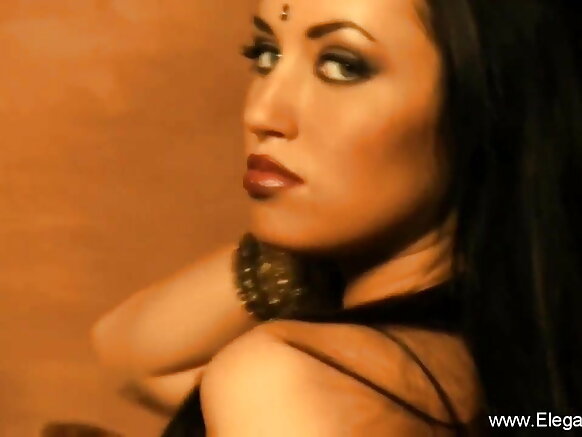 बॉलीवुड बॉलीवुड डांसर बहुत ही आकर्षक सेक्सी वीडियो मूवी अंग्रेजी में