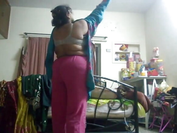 हॉट आंटी कैमरे में पकड़ी गई, सेक्सी वीडियो मूवी कैमरे से छिपा