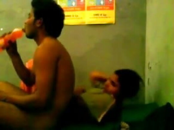 सेक्सी और गंदा जोड़ा मस्ती कर रहा है