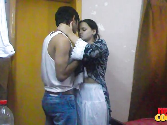 गरम और मसालेदार भारत सोनिया सेक्सी सेक्सी मूवी भाभी चुस रही अपने आदमी का जबरदस्त लंड