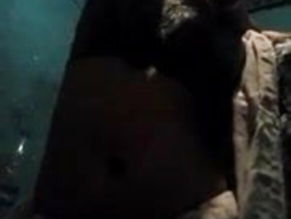 पति के दोस्तन के पति के सामने अंग्रेजी मा फोटो मा बदलत।