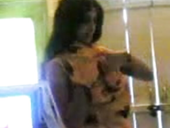 सौम्या हिन्दी मूवी सेक्सी घर का बना गोदाम पर