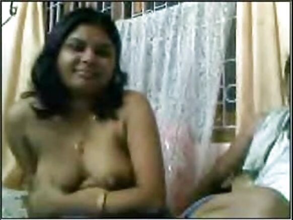 देसी वेबकैम जोड़ी वेबकैम पर दे रही सेक्सी मूवी शो