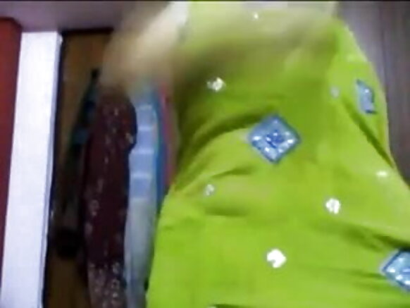 एक भारतीय भाई द्वारा अंग्रेजी में गुप्त रूप से फिल्माई गई सेक्सी छवि।