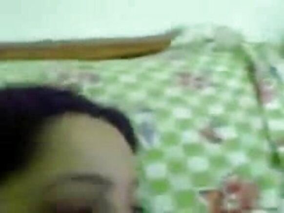 इंडिया यूनिवर्सिटी मदरासी सेक्सी यूनिवर्सिटी चिक अपने बॉयफ्रेंड के साथ दिखा रही है