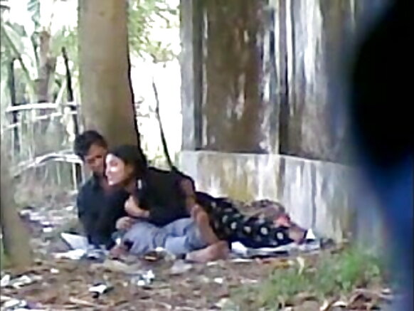 मैं देसी प्यारा प्रेमी एक सार्वजनिक पार्क में एक बड़ा मुर्गा चूस रहा हूँ सार्वजनिक रूप से एक सेक्सी मूवी वीडियो में मुर्गा चूस रहा हूँ जिसमें शामिल है