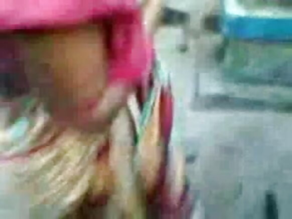 भारतीय नौकरानी सेक्सी नीली एचडी छवियों में अपने स्वामी का मुर्गा चूसता है