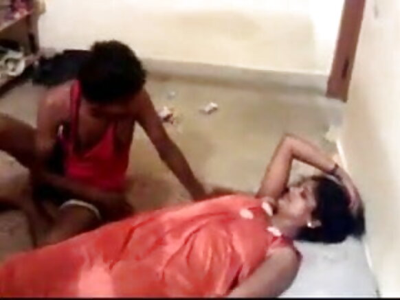 भारत Cornudo पत्नी एक व्यभिचारी लड़के के लिए अपनी पत्नी को चोदने का आनंद लेता है हिंदी सेक्सी मूवी फोटो