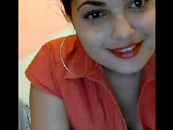 किंकी लड़की कैम पर लाइव सेक्सी खान वीडियो दिखाती है