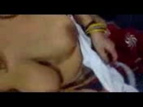 इंडियन आंटी का प्रभावशाली बड़ा स्तन 2