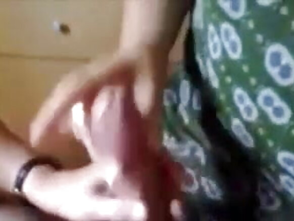 दिल्ली गृहिणी जीजा को दे रही भूसा, दे रही अच्छी भूसा hindi movie hindi sexy