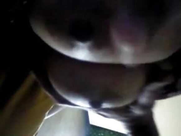 पड़ोसी कि भारतीय पत्नी का बहुत गर्व है अपने जबरदस्त भारतीय स्तन का सेक्सी फोटो