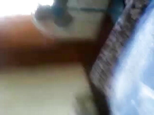 चाचा के दोस्त के साथ ब्रा में देसी ब्रिटानिक भाभी सेक्स फिल्म