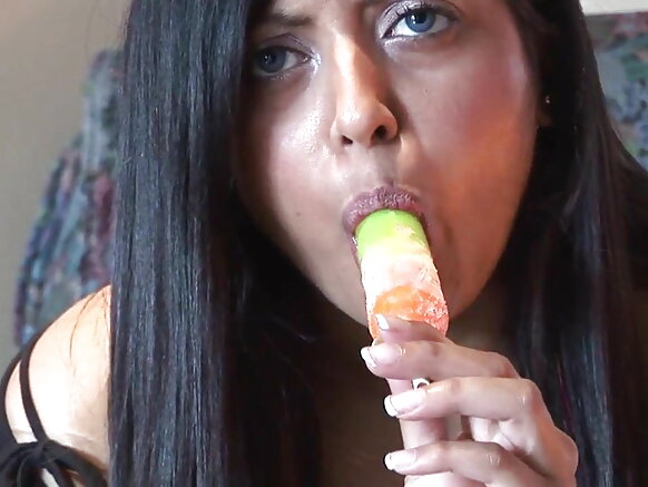 भारत - चमेली केवल सेक्सी वक्र के साथ सेक्सी छवि वीडियो में हस्तमैथुन करत है - बड़े स्तन 4