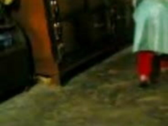 आंटी प्रिया देना मूवी में अपनी प्रिया एसेट्स दिखाती है सेक्सी वीडियो