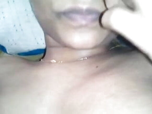 बफ हिंदी फ़िल्म सेक्सी बच्चा पत्नी कराह रही पत्नी गड़बड़ के साथ गर्म कराह और दूध चूसना